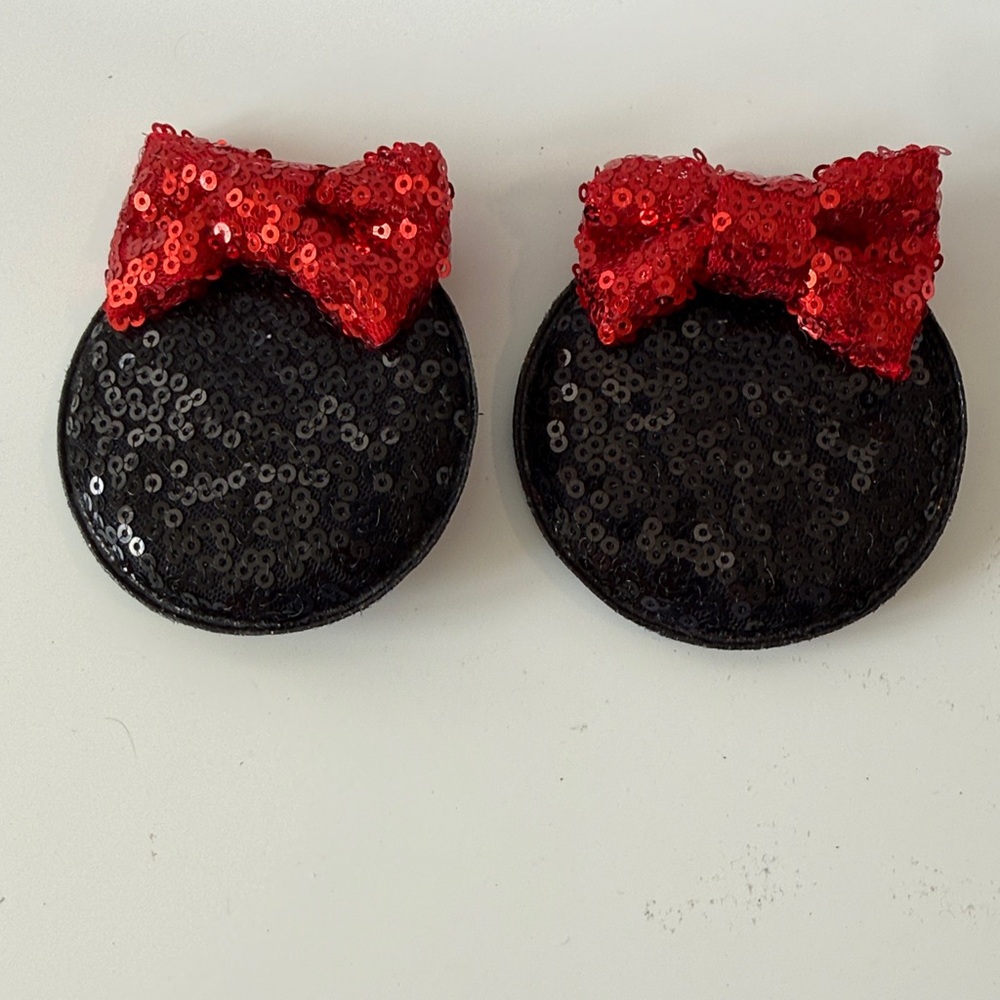 Black MinnieMouse Ear Hair Clips with Red Bows.